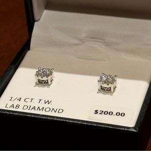 BRAND NEW 1/4 Carat Diamond Stud Earrings
